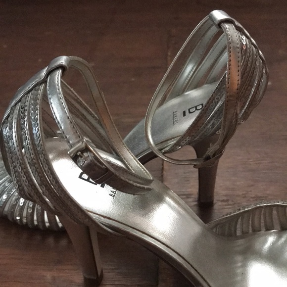 Silver sequenced heels - Picture 6 of 7